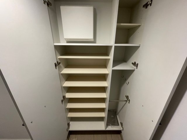 レジュールアッシュ谷町四丁目グランクラスの収納