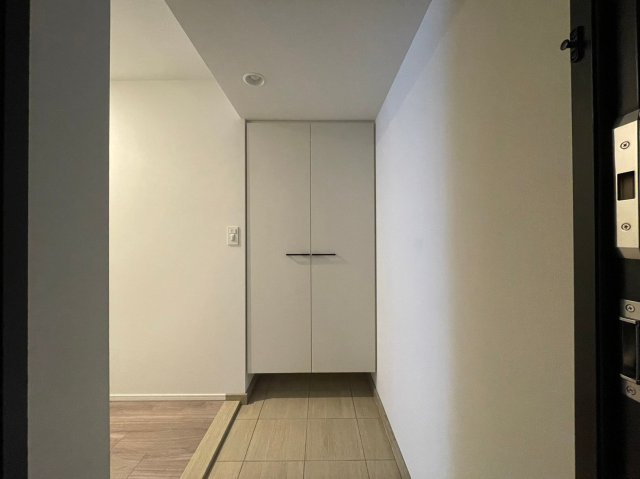 レジュールアッシュ谷町四丁目グランクラスの玄関