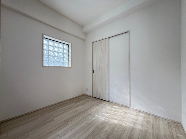プレジオ松屋町の洋室