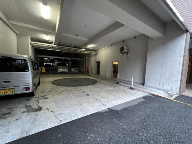 アーデンタワー靭公園の駐車場