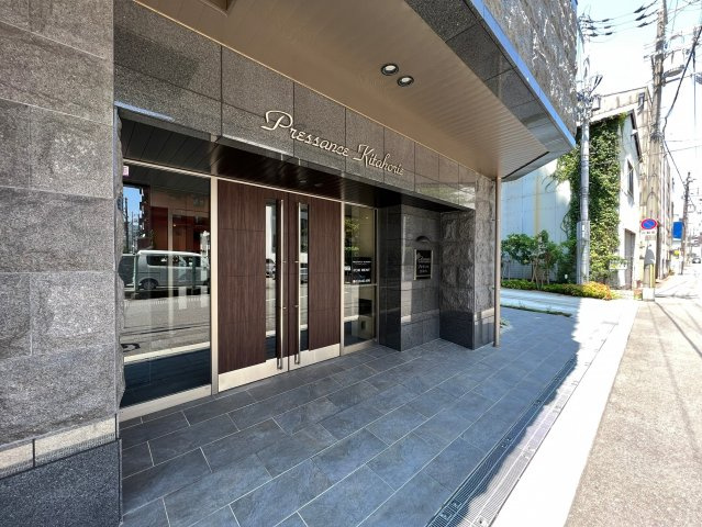プレサンス北堀江のエントランス