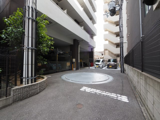セレニテ難波西の駐車場