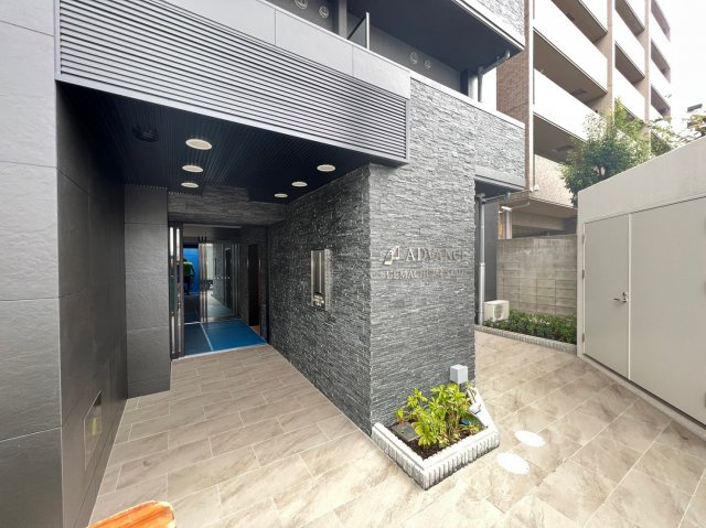 アドバンス上町台シュタットのエントランス