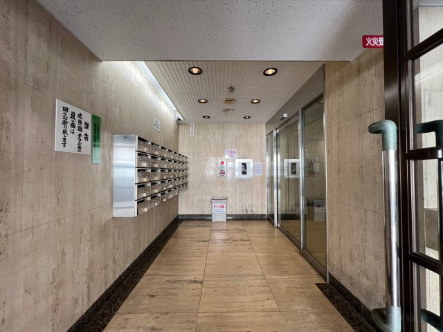 難波リーガルハウスのロビー