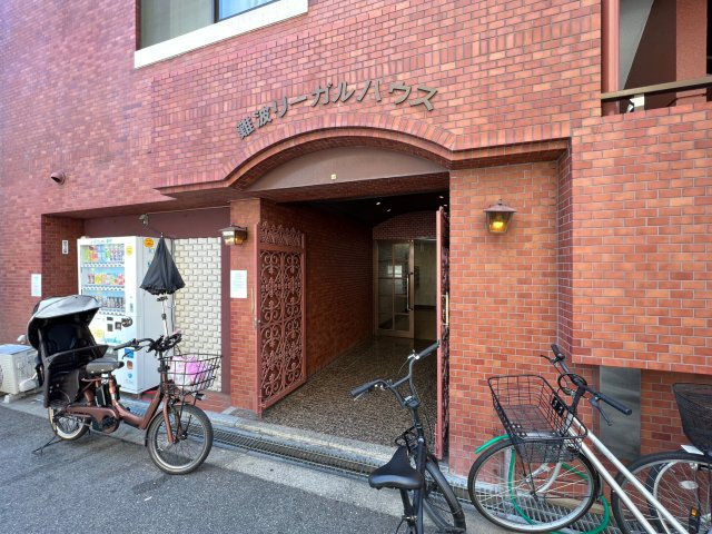 難波リーガルハウスのエントランス