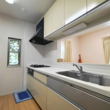 野田市清水公園東　中古戸建のキッチン|室内大変キレイです