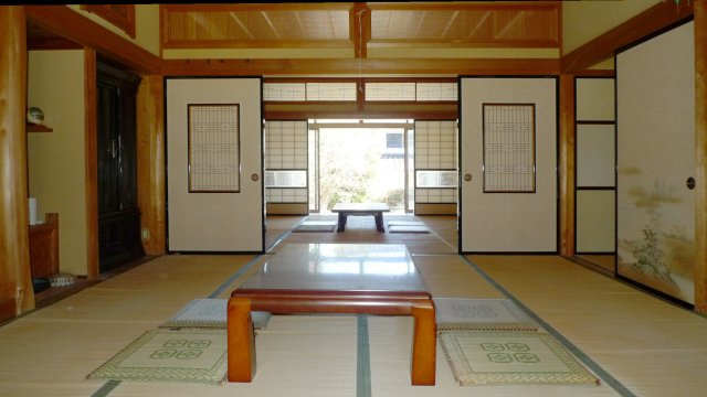 野郷町戸建ての和室|母家　１階。和室。続き間になっており、使い勝手が良いです。