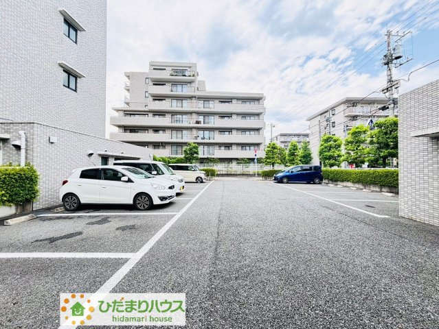北鴻巣パークホームズ弐番館の駐車場