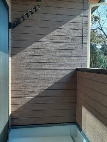 アペ・伊奈のバルコニー|外からの目が気にならないバルコニーで洗濯物が干せます