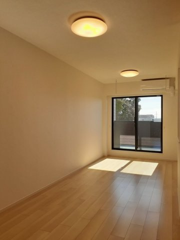 アペ・伊奈の居間・リビング|こちらのリビングで趣味の時間をお楽しみください