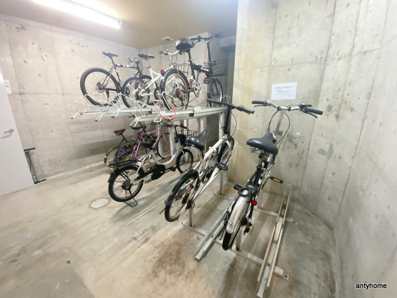 ウイング瓦町　仲介手数料無料の駐車場