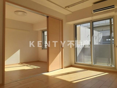 【居間・リビング】 | Ｌａ　Ｐｅｎｔｅ　Ｖｏｌｕｍｅ | こちらの居間で趣味の時間をお楽しみください