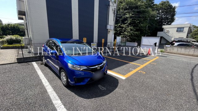 レオパレス小金井公園の駐車場