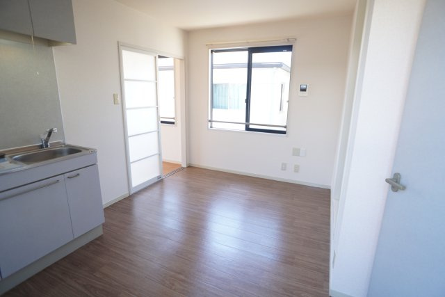 ガーデンハウス宝塚Bの居間・リビング