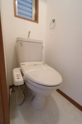 【トイレ】 | ヴェルナール美野島 | 別号室の写真になります。現況優先。