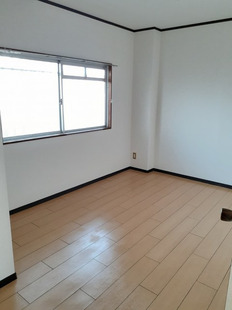 ブルージュ名和の洋室