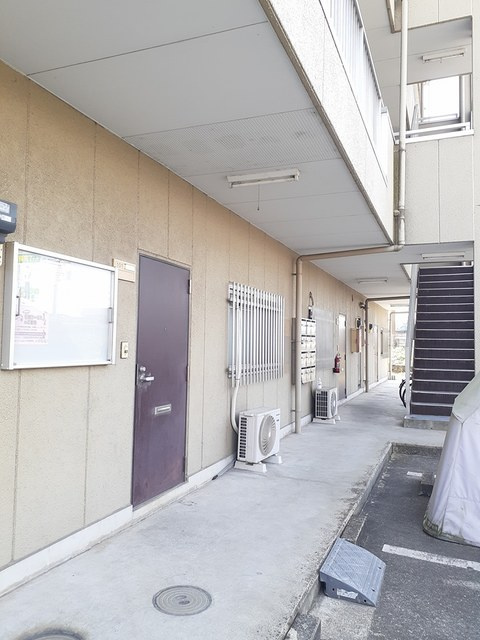 ブルージュ名和のエントランス