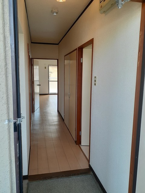 ブルージュ名和の玄関