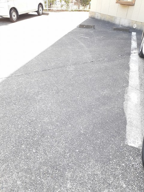 ブルージュ名和の駐車場