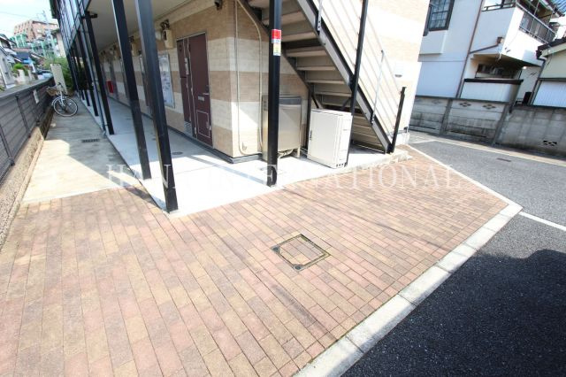 レオパレスサカエのエントランス