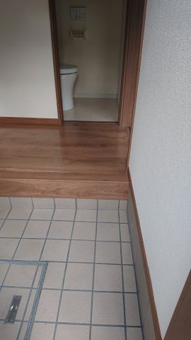 京都市上京区仁和寺街道千本東入西富仲町の一戸建ての玄関