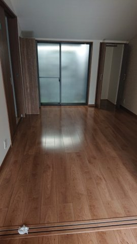 京都市上京区仁和寺街道千本東入西富仲町の一戸建ての居間・リビング