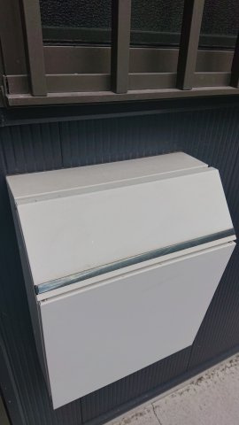 京都市上京区仁和寺街道千本東入西富仲町の一戸建ての設備|ポスト