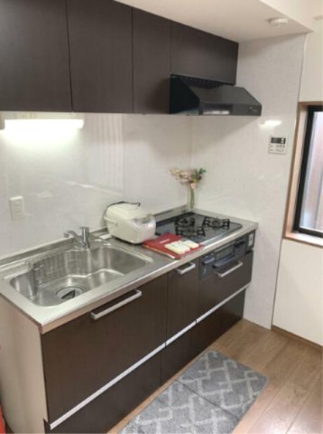 京都市上京区仁和寺街道千本東入西富仲町の一戸建てのキッチン