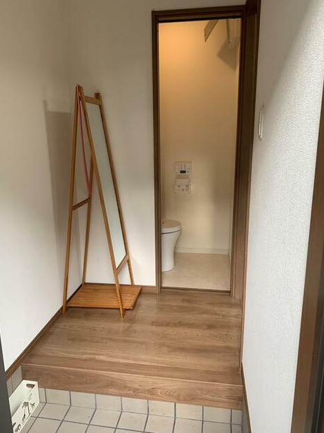 京都市上京区仁和寺街道千本東入西富仲町の一戸建ての玄関