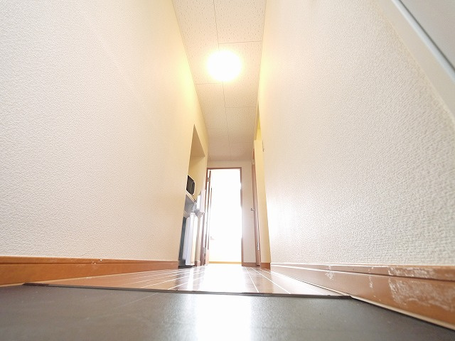 レオパレスオアシスの玄関|落ち着いた玄関です