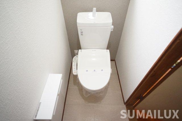 出水3丁目戸建のトイレ