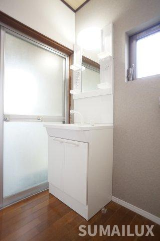 出水3丁目戸建の独立洗面台