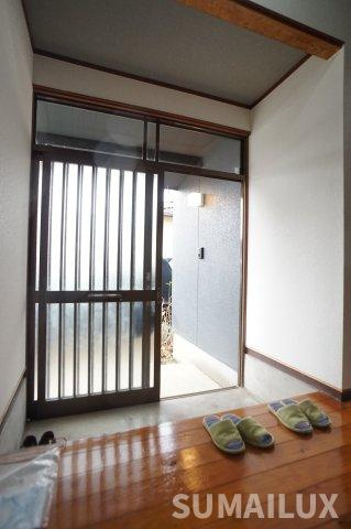 出水3丁目戸建の玄関