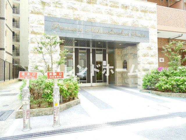 プレサンス中之島公園グラシアのエントランス|選べる家電プランあり！！