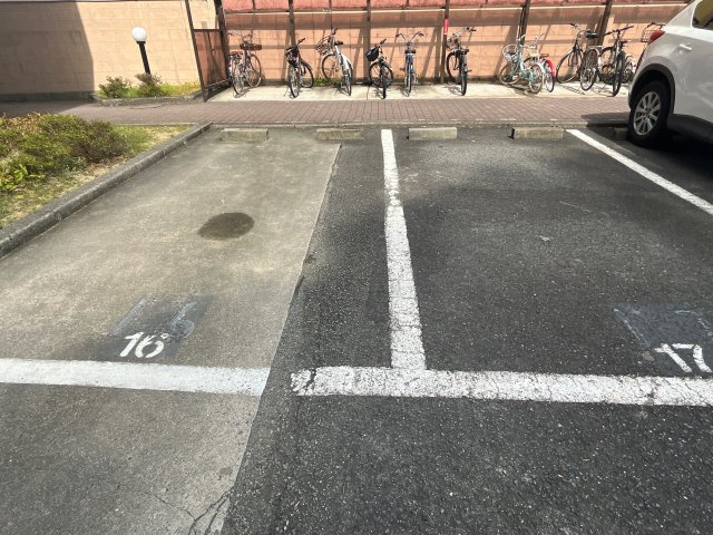 キャッスルコート男山の駐車場