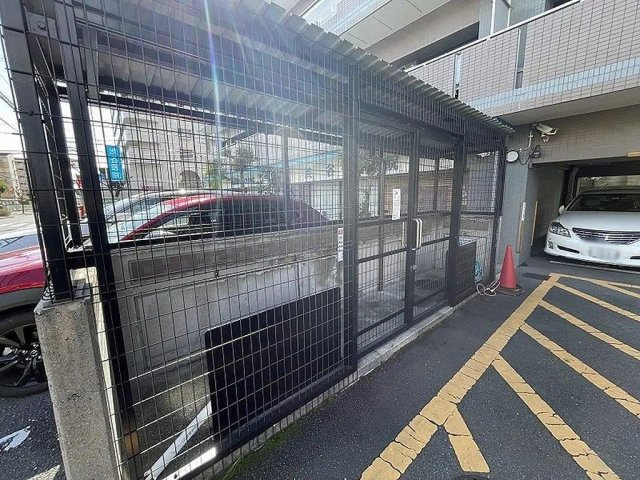 デュアル四條畷のその他共用部分|ゴミ捨て場
■物件内覧・資金計画相談・住宅ローン相談、リフォーム相談、お問合せ受付中■
※当日・翌日のご内覧、ご相談はお電話でのお問合せがスムーズです！