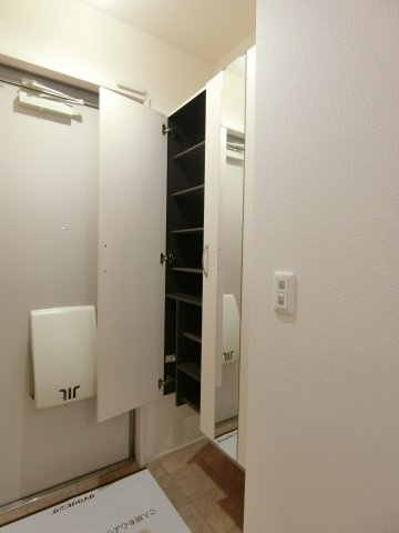 フェリース　サラの玄関