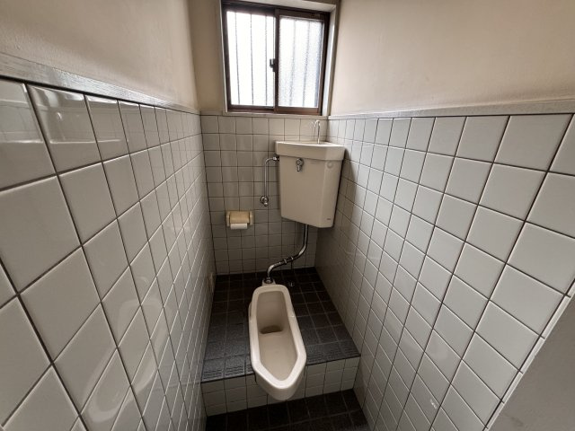 東港一丁目　工場のトイレ