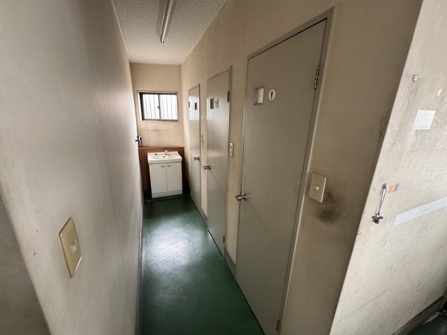 東港一丁目　工場の洗面所