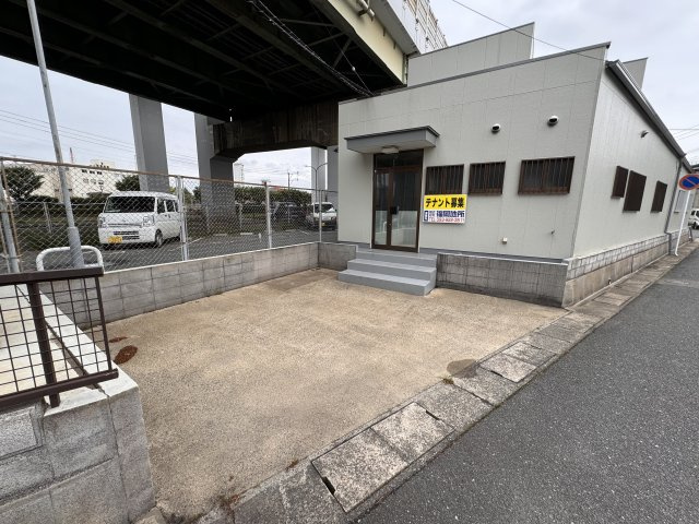 東港一丁目　工場の駐車場
