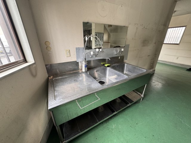 東港一丁目　工場の洗面所