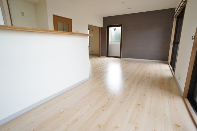 宝塚彩悠館の居間・リビング