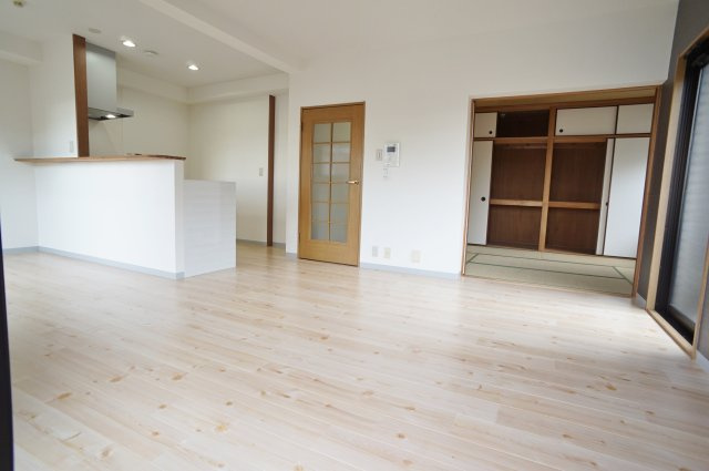 宝塚彩悠館の居間・リビング