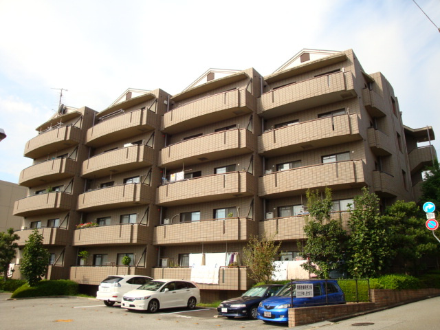 宝塚彩悠館の外観