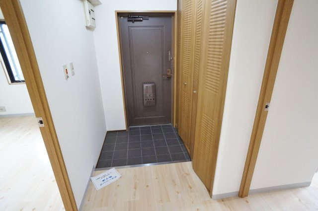 宝塚彩悠館の玄関