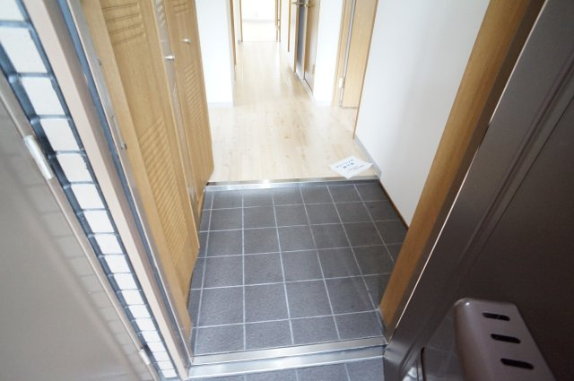 宝塚彩悠館の玄関