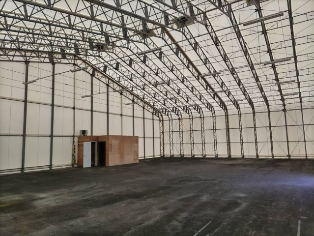 愛荘町テント倉庫の内装|室内です