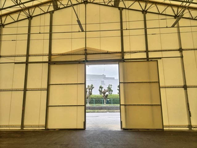 愛荘町テント倉庫の内装|室内です