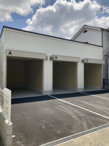 大庄西町2丁目563番3シャッター付ガレージ