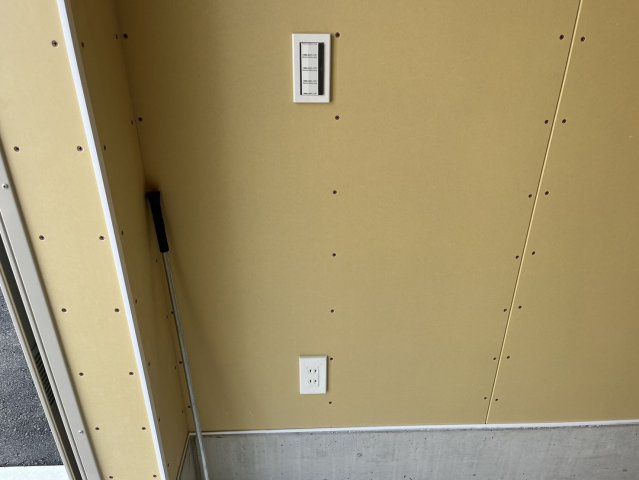 大庄西町2丁目563番3シャッター付ガレージ